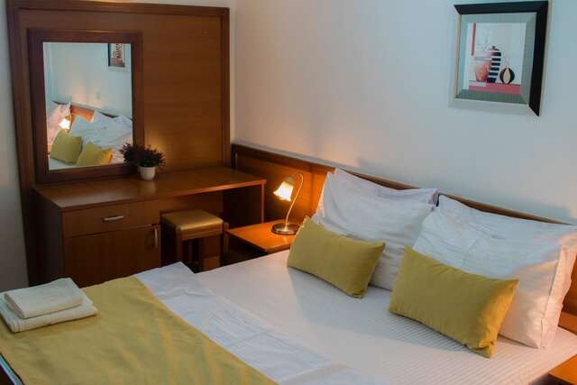 Отель Hotel Dajti Улцинь-12